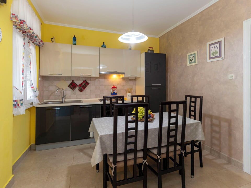 Apartment, Condominium, Swimming Pool, Dock, Marina, Resort, Hotel, Resort Town, Walkway