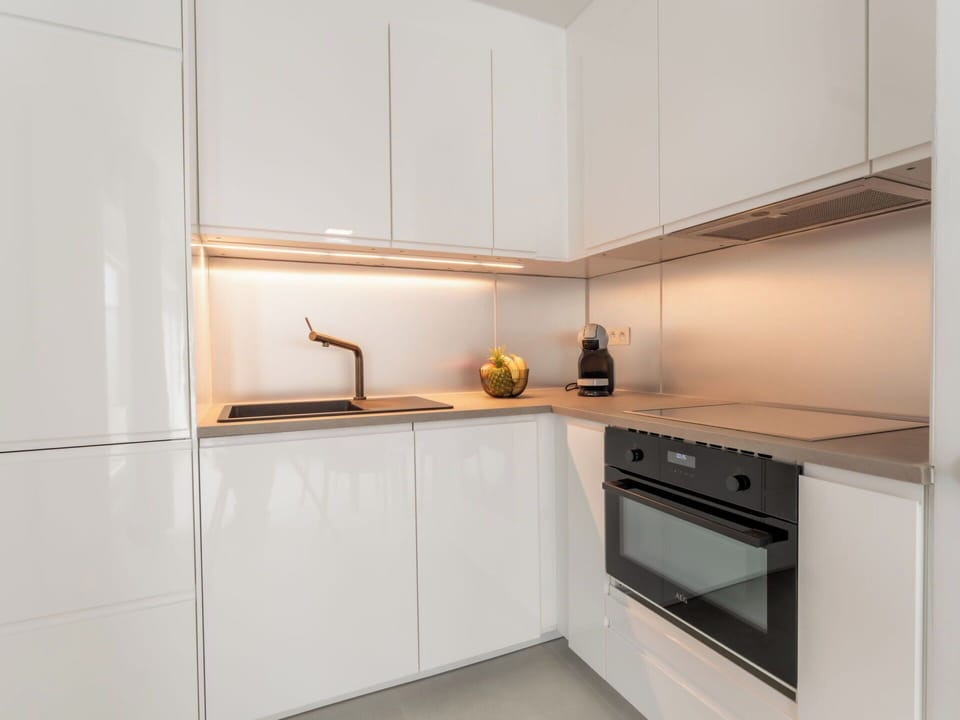 Interior Design, Wall, Flooring, Wood, Ceiling, Furniture, Floor, Room, Lighting, Apartment