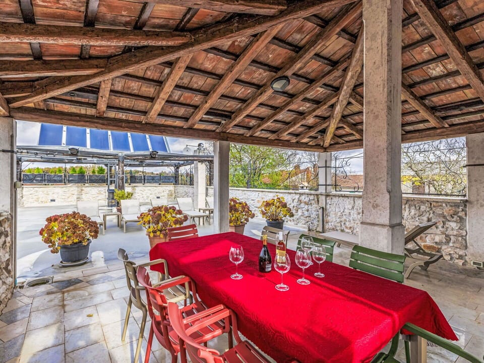 Chair, Shade, Flowerpot, Resort, Houseplant, Restaurant, Outdoor Structure, Eco Hotel, Kitchen & Dining Room Table, Patio