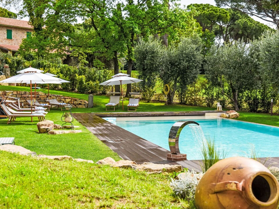 Swimming Pool, Resort, Garden, Estate, Outdoor Furniture, Eco Hotel, Backyard, Hacienda, Lawn, Landscaping