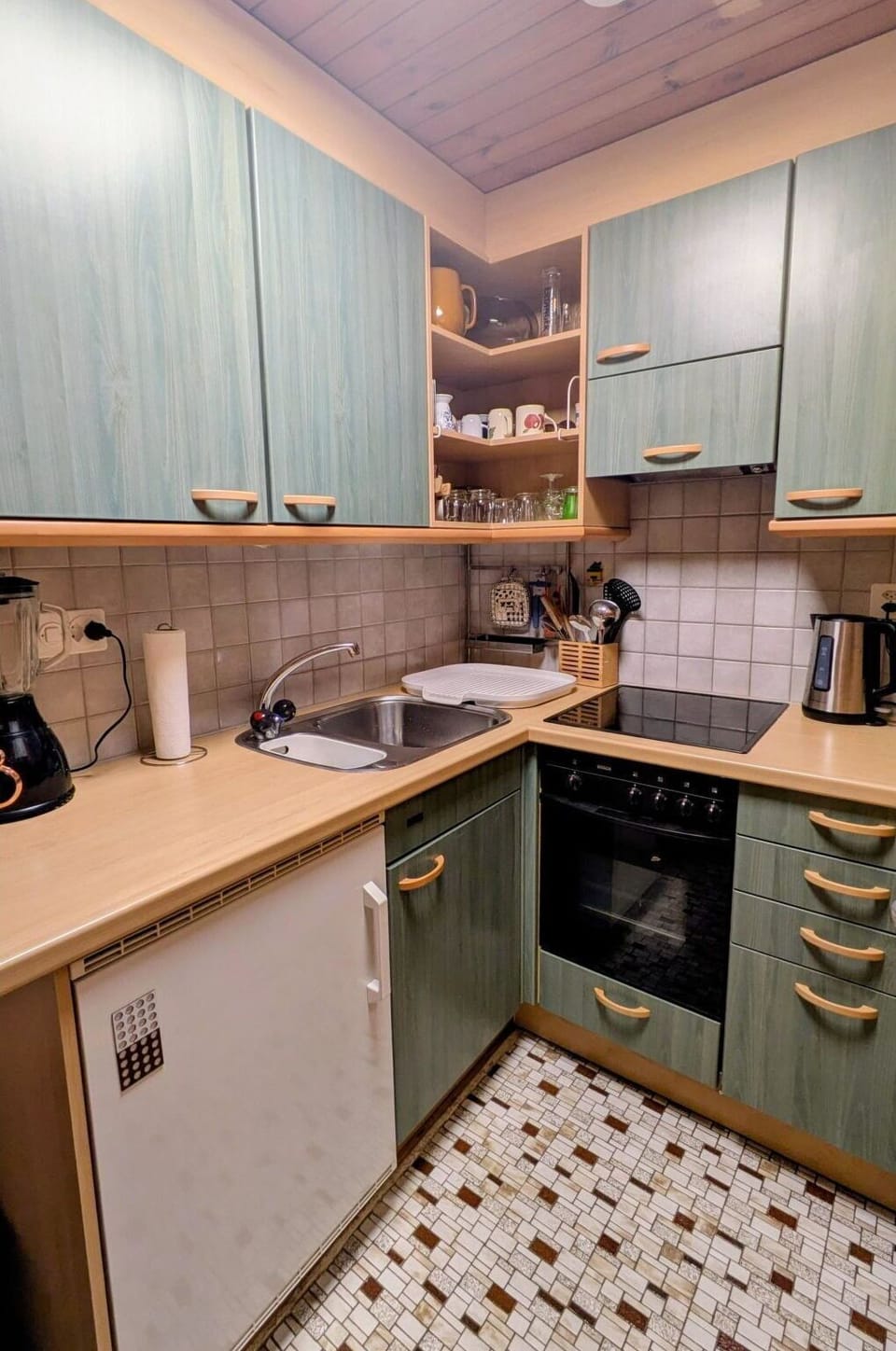 Kitchen, Kitchen Appliance, Cabinetry, Wood, Countertop, Major Appliance, Flooring, Interior Design, Furniture, Floor