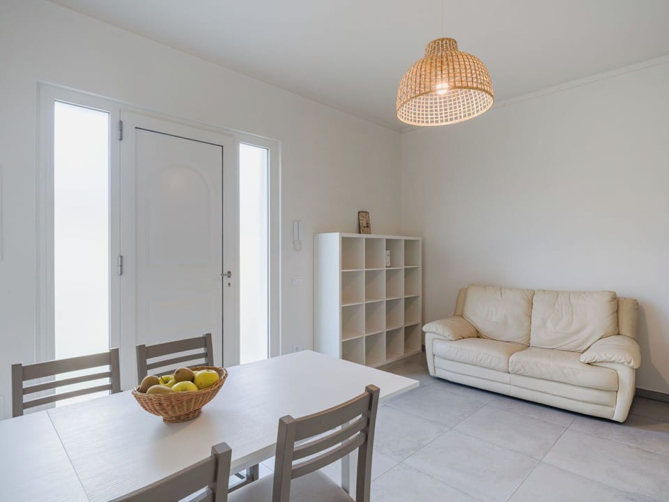 Interior Design, Flooring, Furniture, Floor, Wood, Ceiling, Room, Lighting, Apartment, Table