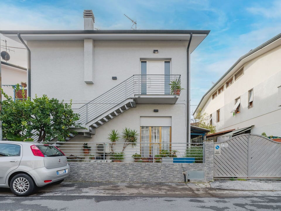 Building, Residential Area, Facade, Neighbourhood, Home, House, Urban Design, Balcony, Door, Apartment