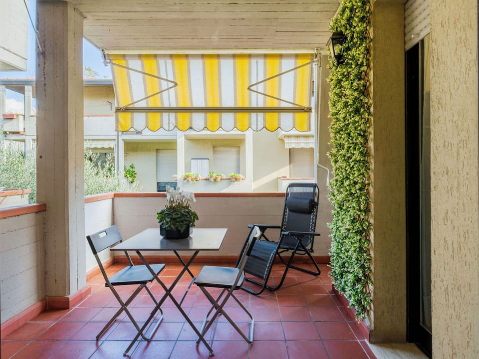 Furniture, Chair, Outdoor Furniture, Shade, Flowerpot, Houseplant, Outdoor Table, Eco Hotel, Wood Stain, Balcony