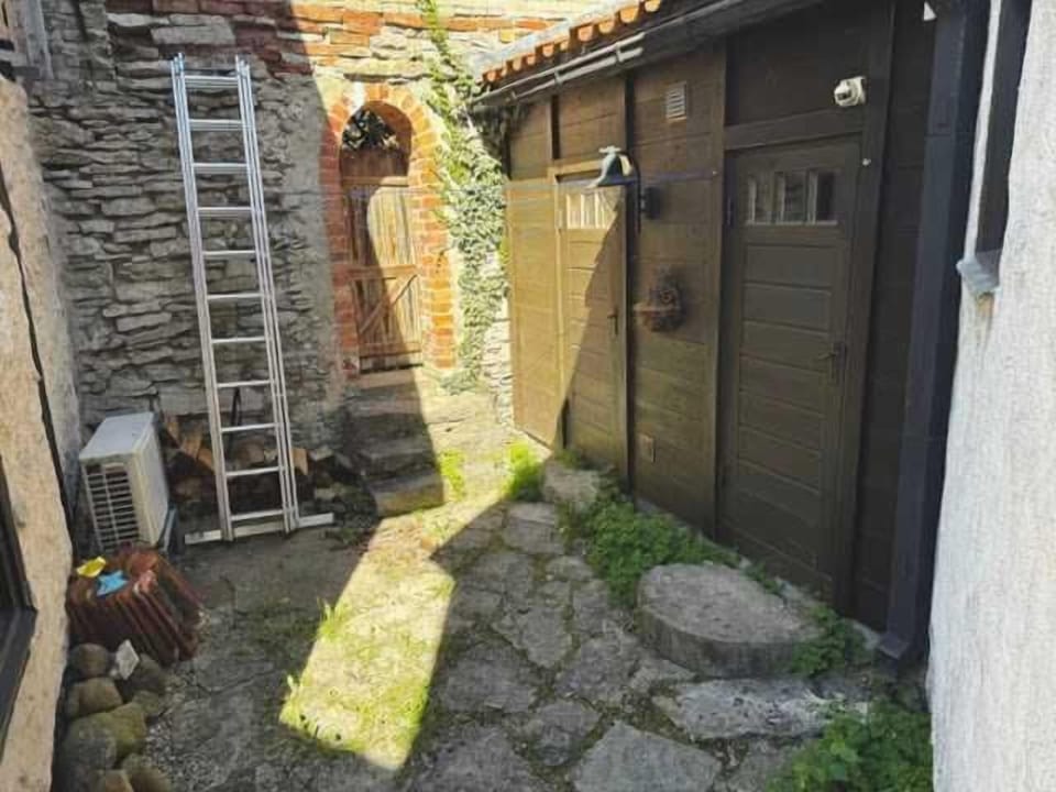 The little courtyard.