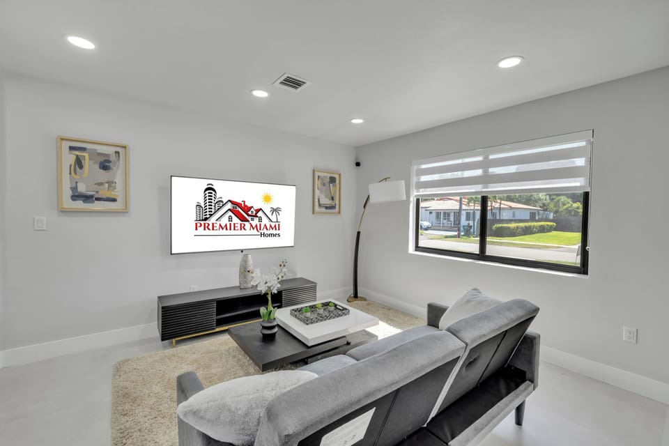 Escape to this newly renovated, modern studio offering the perfect blend of suburban tranquility and easy access to all the excitement of Miami. Ideal for business travelers, couples, or solo adventurers!