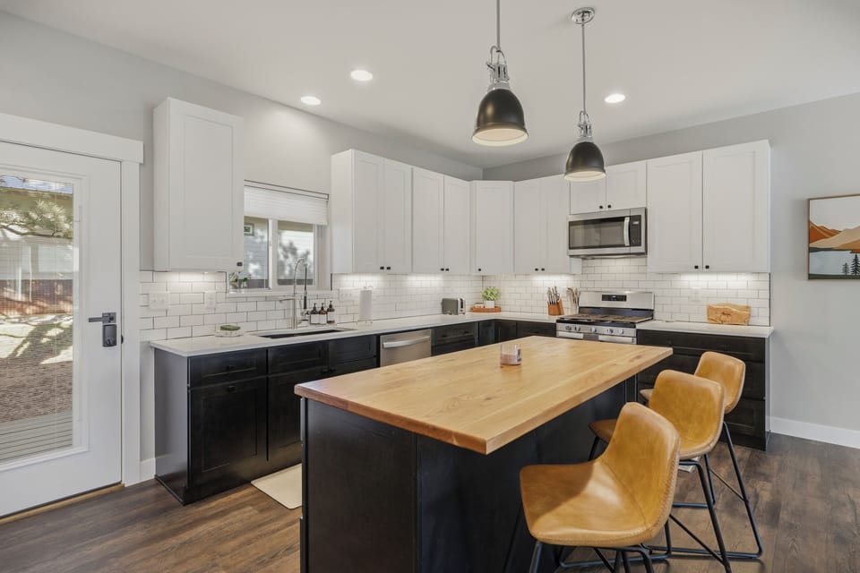 Beautifully appointed kitchen