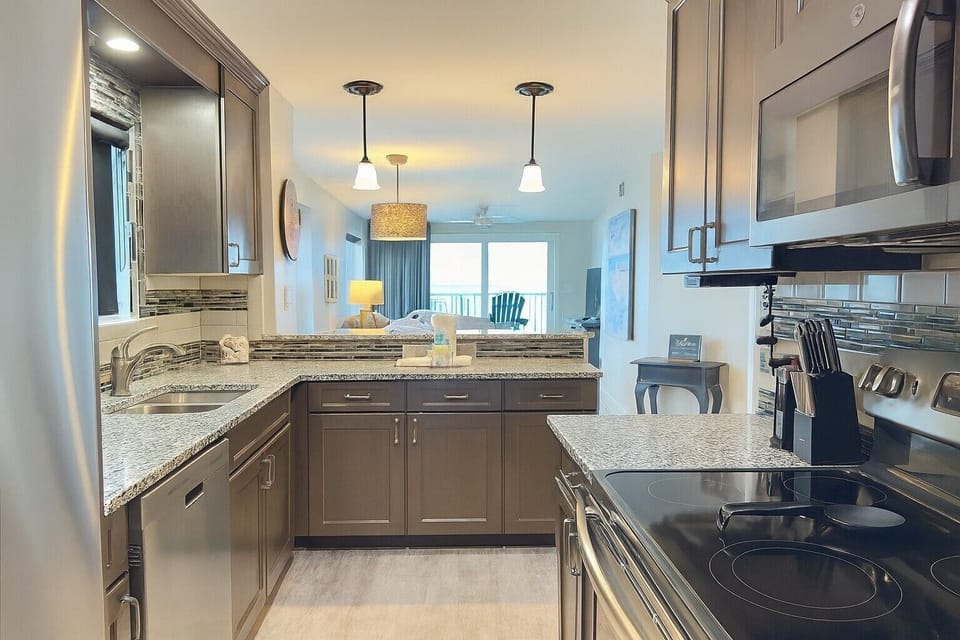 Palms #305 Kitchen