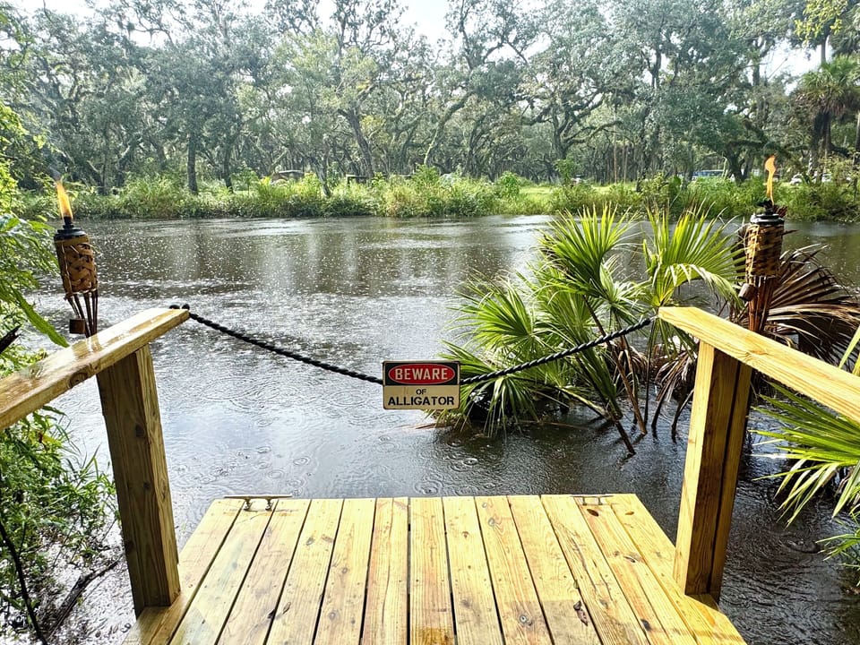 Flamingo Island Dock for day boating, fishing or dining. 