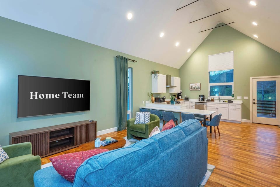 This living room comes with a “stay forever” vibe. Cozy couches, open space, and plenty of room for snacks, stories, and spontaneous naps.