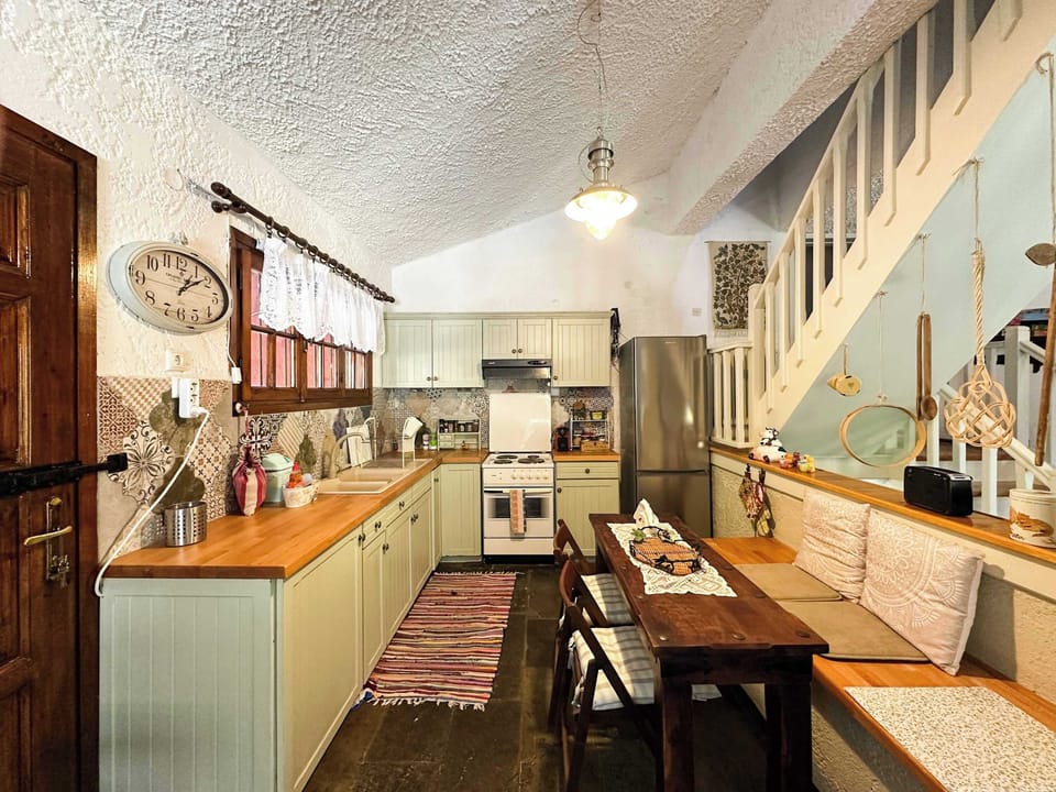 Fully equipped kitchen with wooden cabinetry and a welcoming layout.