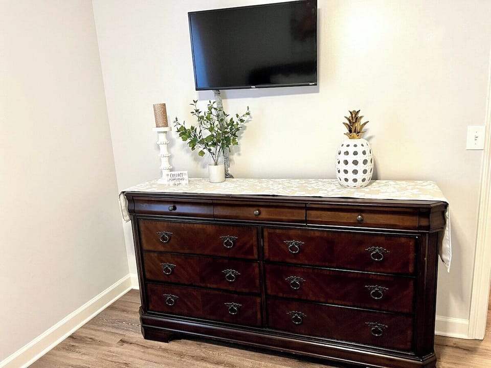 Bedroom Master 2, Smart Tv