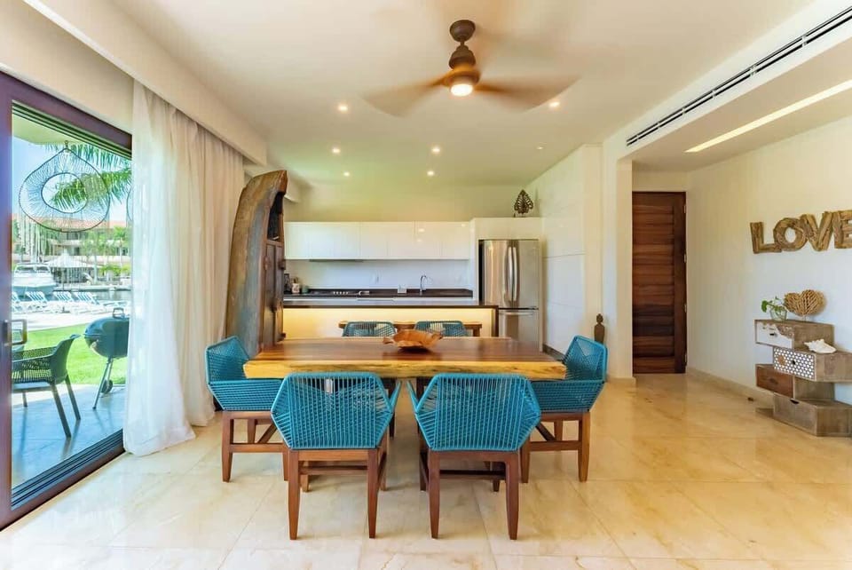 ️ Cocina equipada con barra, electrodomésticos modernos y comedor para 6 personas. Cocina tus platillos favoritos en un espacio funcional y luminoso.