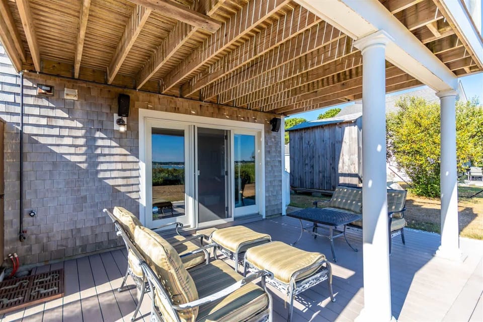Plenty of outdoor seating for the whole family