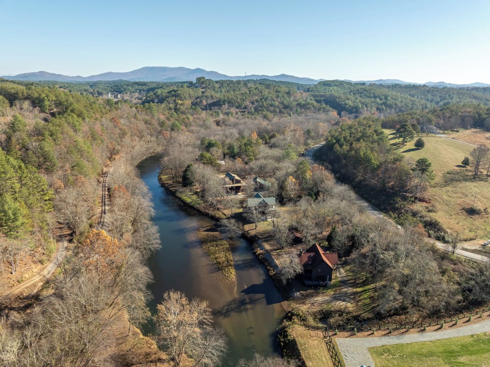 Ocoee Whitewater Center and 1996 Olympic course about 10 minutes away