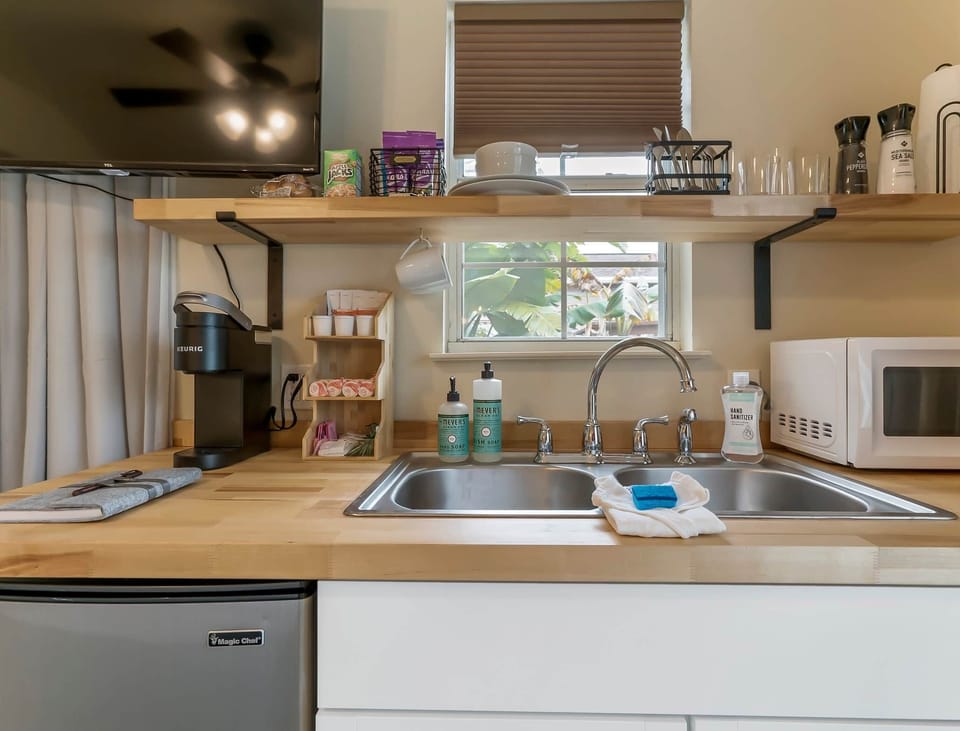 Coffe machine  and sink!