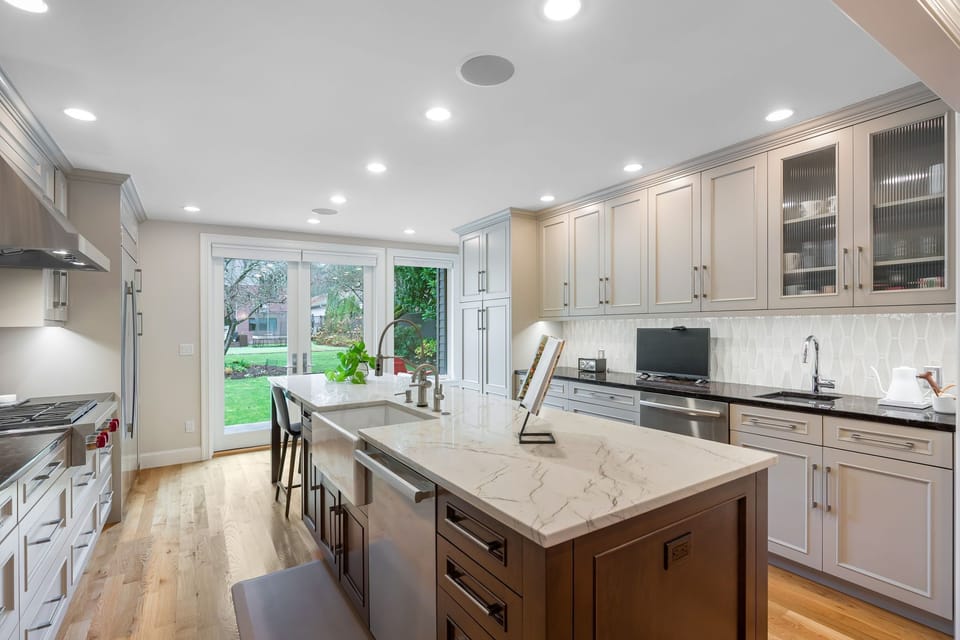 Gourmet kitchen 