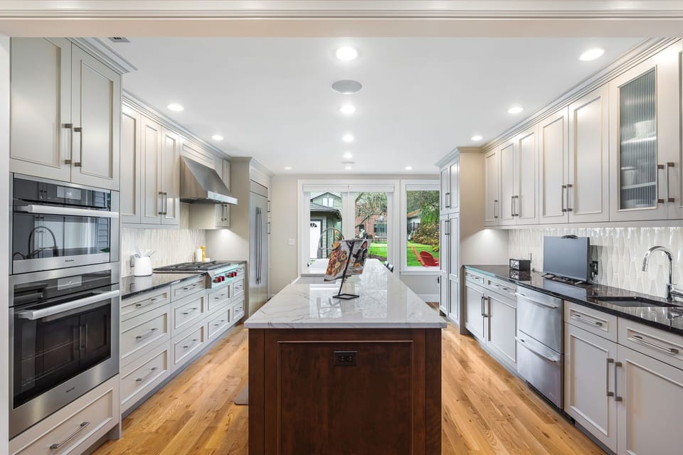 Gourmet kitchen 