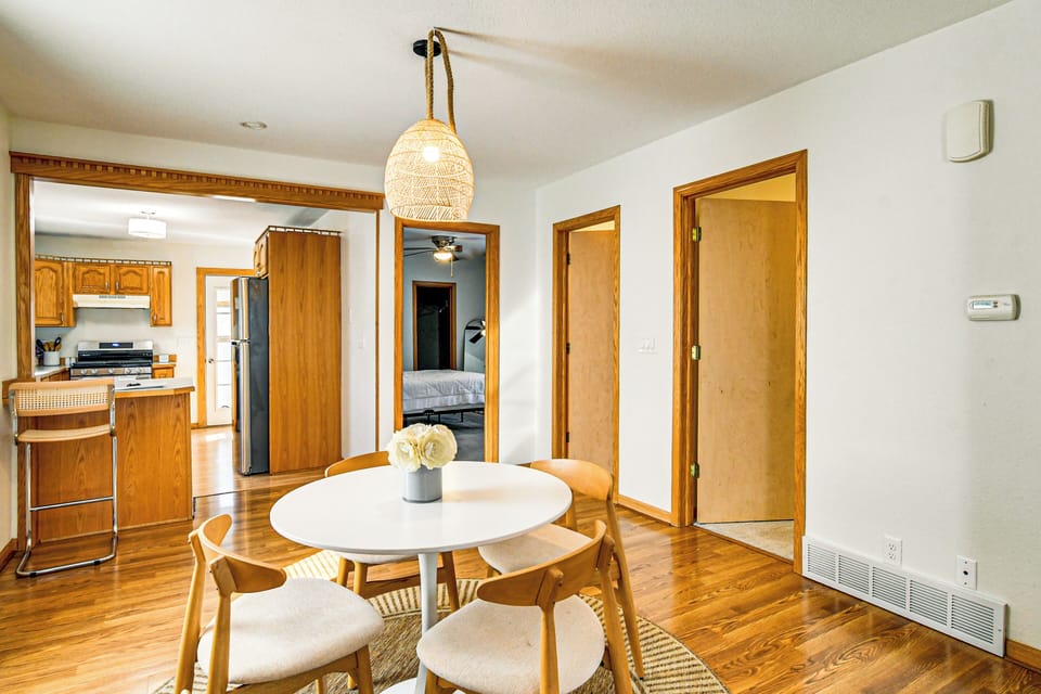 Dining Area | Dishware & Flatware Provided