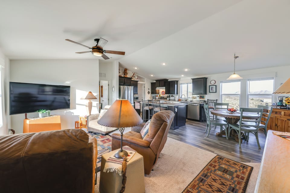 Living Room | Free WiFi | Smart TV | Central A/C