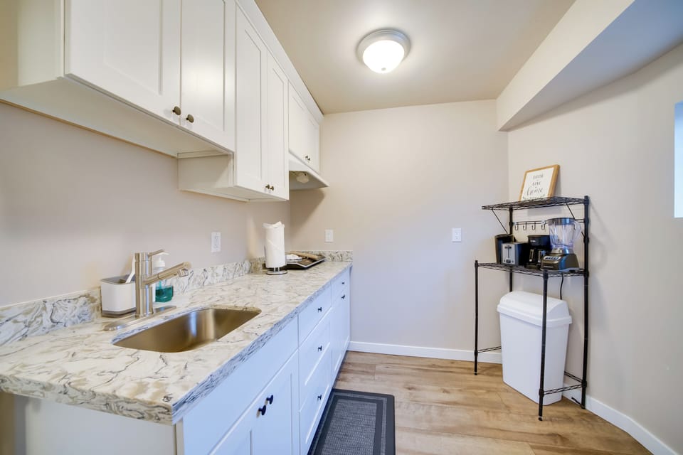 Kitchenette | Drip Coffee Maker | Toaster | Blender | Cooking Basics