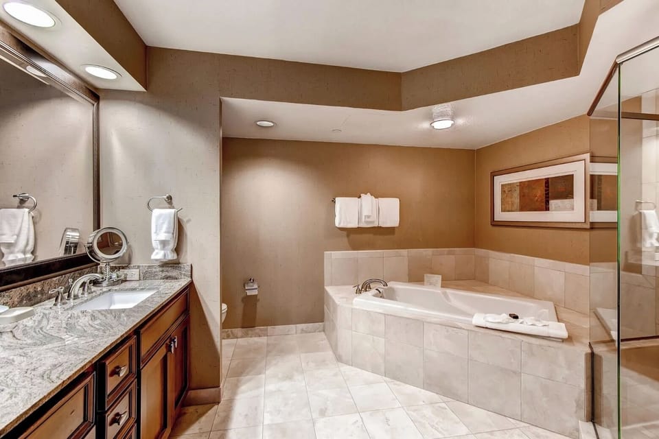 St. James Beaver Creek Resort - Bathroom