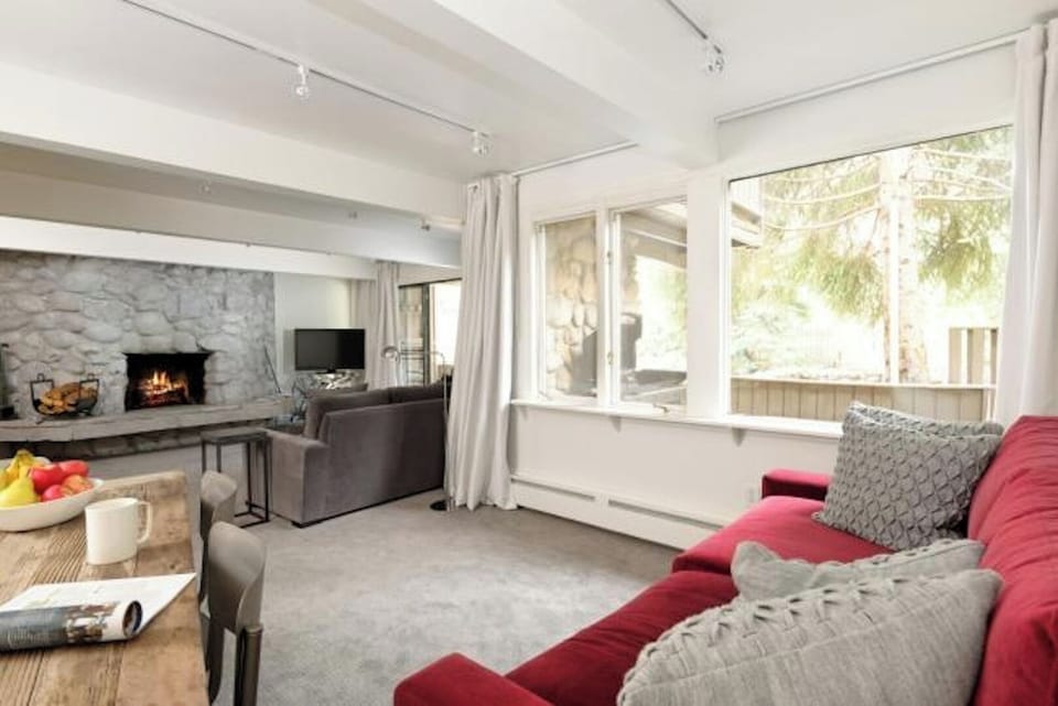 Aspen Core - Living room