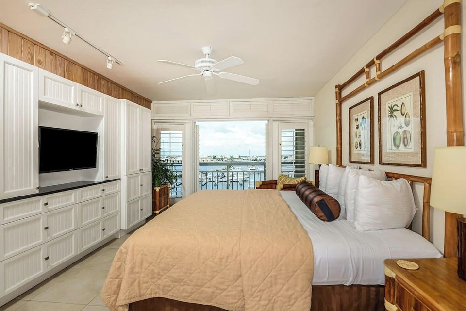 Galleon Resort & Spa Bedroom - King