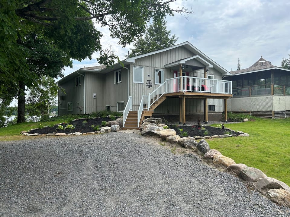 FRONT OF THE HOUSE