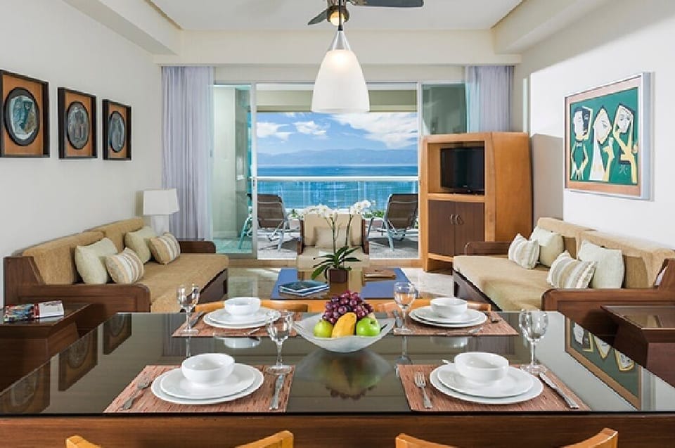 Living/Dining Area