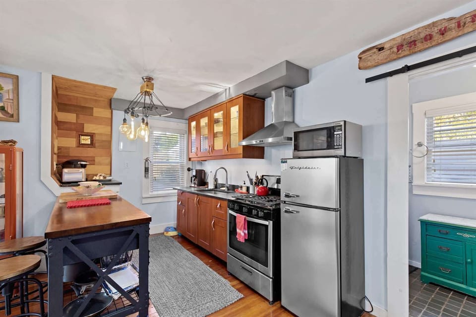 Fully equipped kitchen featuring sleek stainless-steel appliances and all the essentials for a convenient stay.