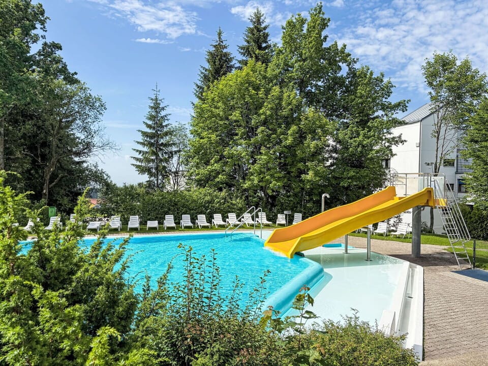 Swimming Pool, Tree, Resort, Leisure, Eco Hotel, Shade, Landscaping, Thermae, Resort Town, Outdoor Furniture