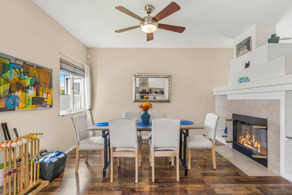 Perfect for family gatherings or intimate dinners, this space combines warmth and elegance, making e