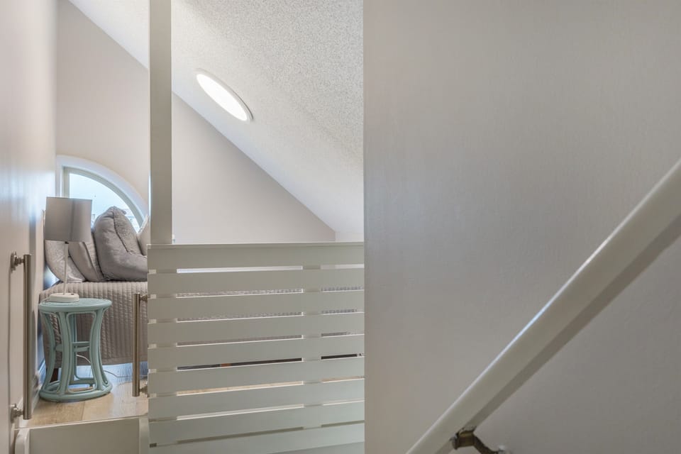 Loft area with twin bed