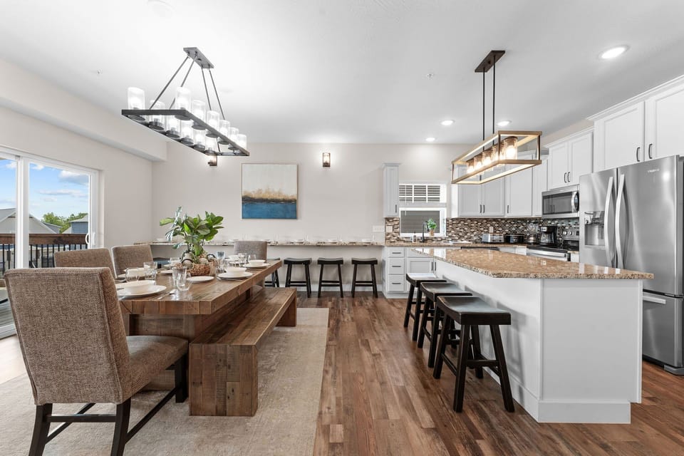 Full Kitchen and Dining Areas