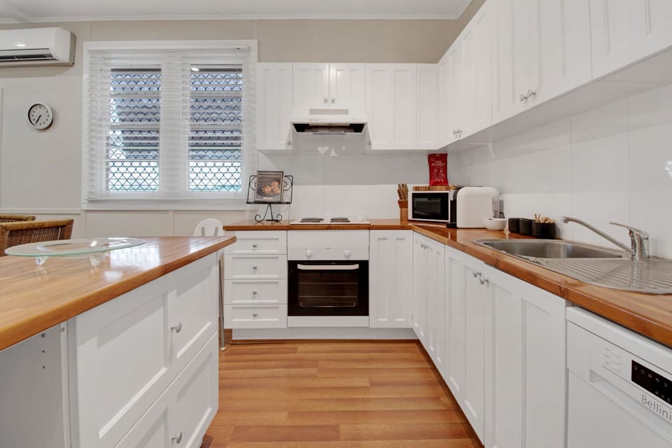 Kitchen + Coffee Machine + Slow Cooker