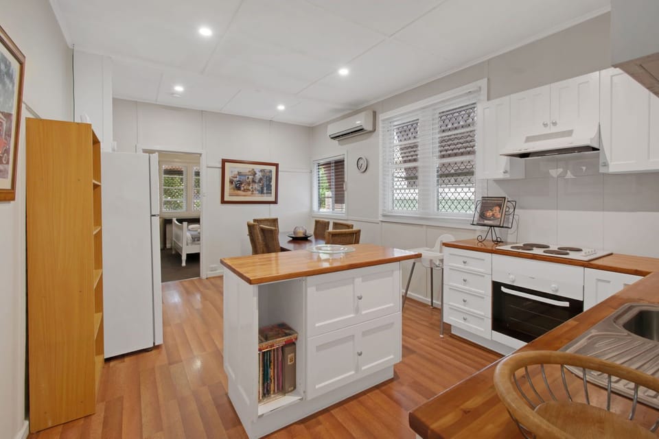 Kitchen + Coffee Machine + Slow Cooker