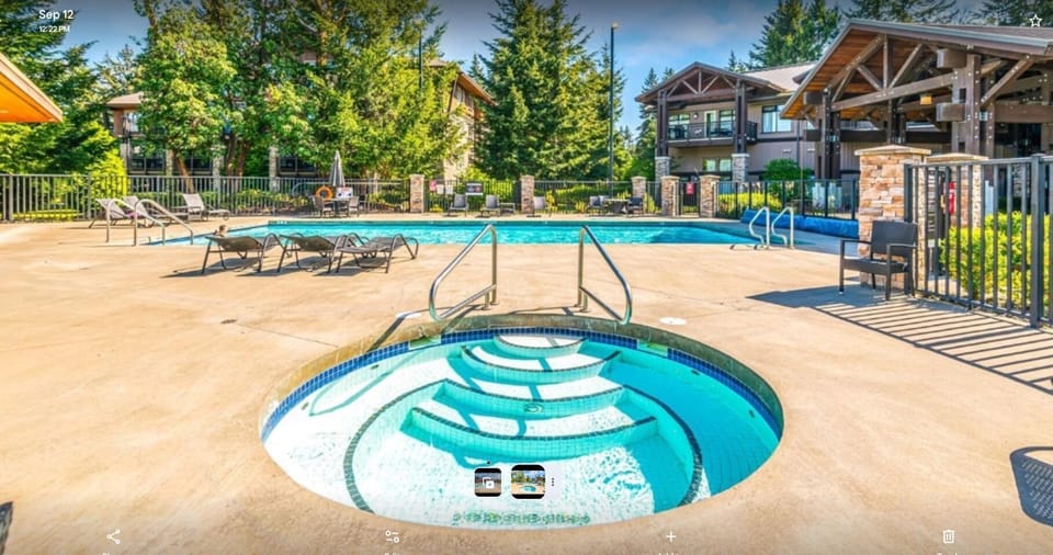 Resort Pool. Heated. Open May-Oct.
Hot Tub. Open year round.