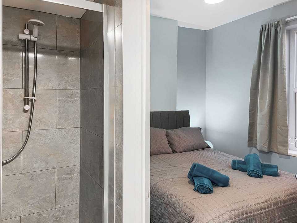 Double bedroom | Rose - Fresh as a Daisy Apartments, Bridlington