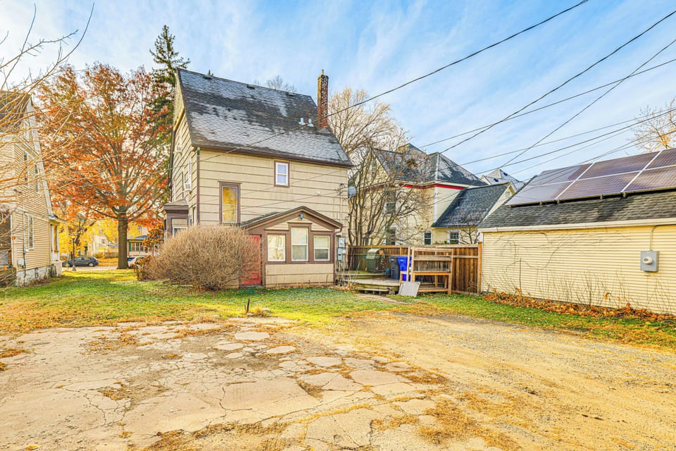 Parking | Parking Lot (3 Vehicles) | Street Parking