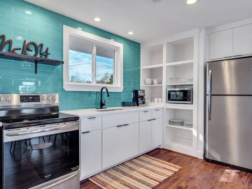 Fully stocked kitchen!