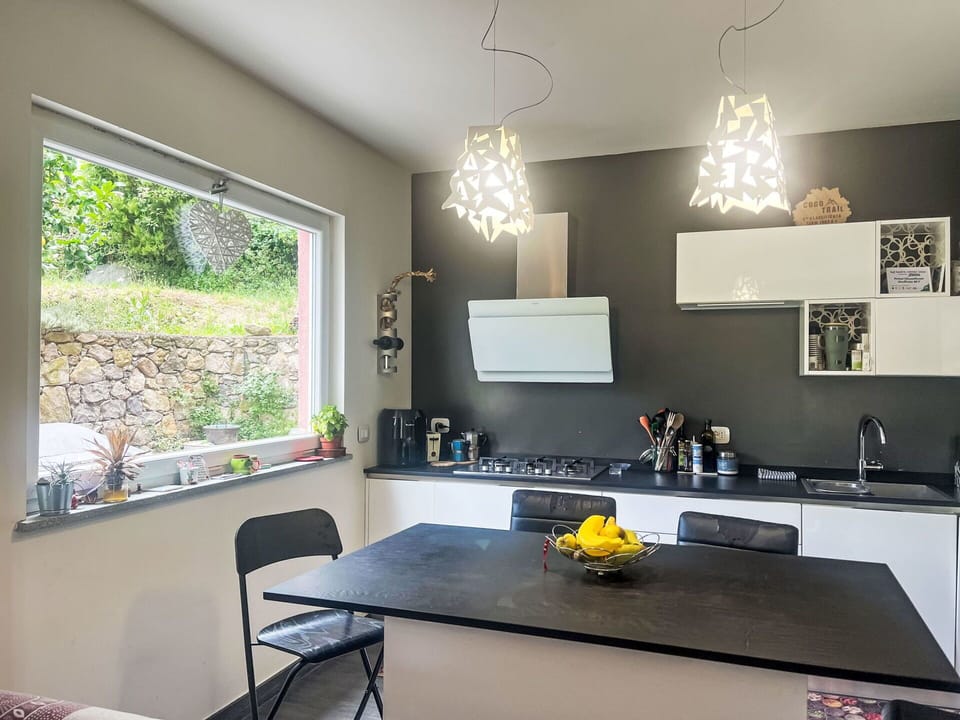 Wood, Sea, Ocean, Coastal And Oceanic Landforms, Coast, Shore, Resort, Balcony, Hardwood, Shade