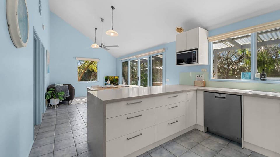 Aldebaran Road Beach House | Kitchen | Dishwasher | Microwave | Garden View