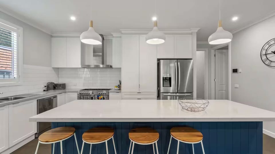 Langston Abode | Chef kitchen | Highchair | Ducted air conditioning 