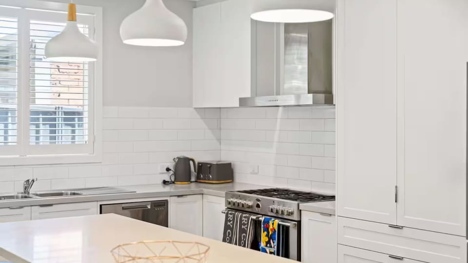 Langston Abode | Chef kitchen | Highchair | Ducted air conditioning 