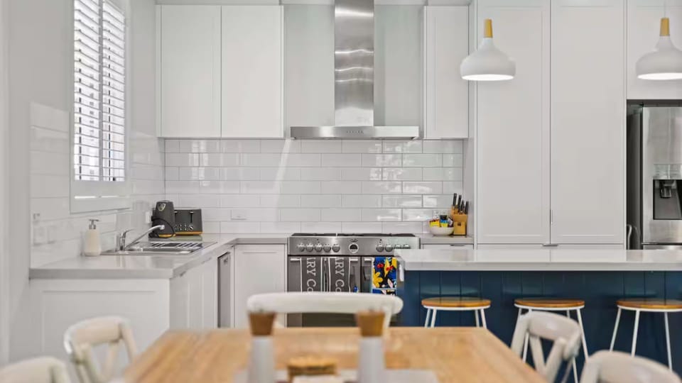 Langston Abode | Chef kitchen | Highchair | Ducted air conditioning 