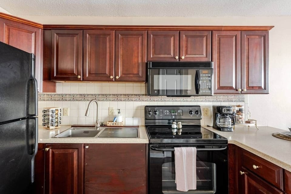 Full kitchen
