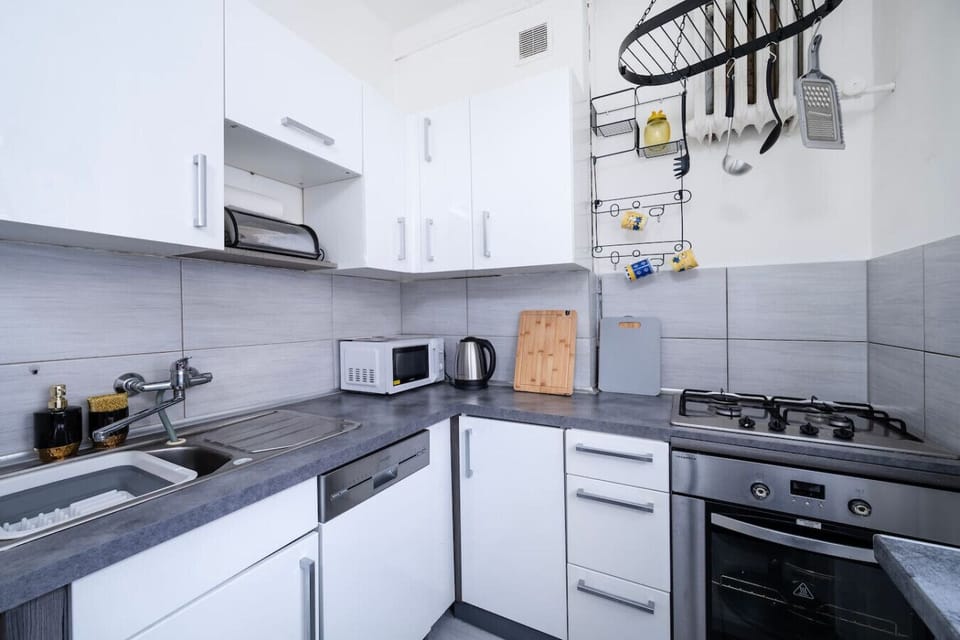 Fully Equipped Kitchen with Bar-Top Seating | Book Now with RENTUJEMY.COM