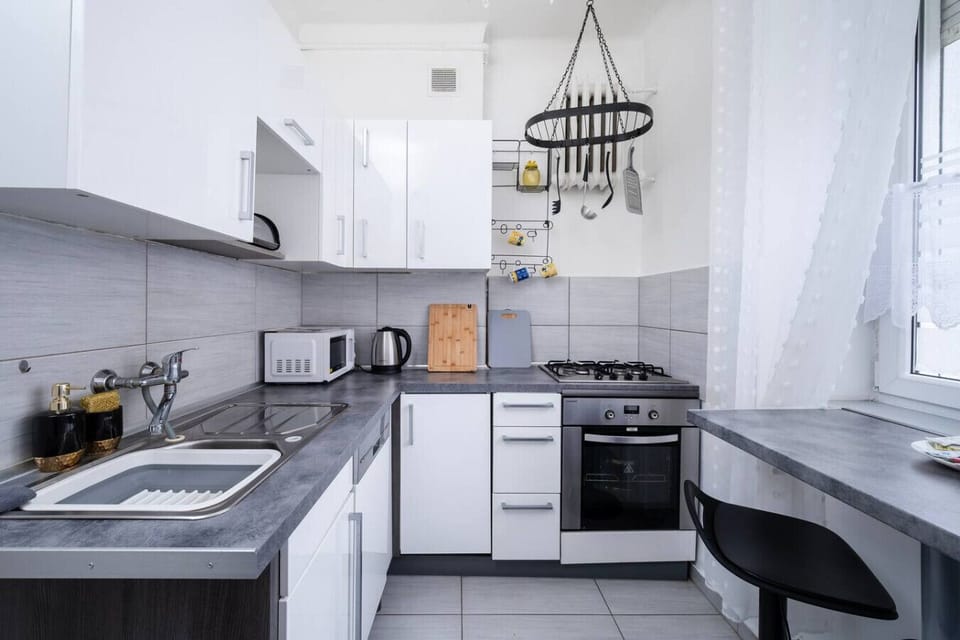 Fully Equipped Kitchen with Bar-Top Seating | Book Now with RENTUJEMY.COM