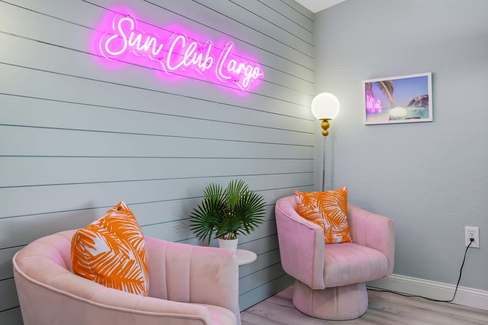 Step inside and feel the vacation vibes! Our foyer is your stylish welcome to a stay full of comfort and fun.